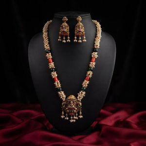 Navrabeads Agate Slice Pendant Necklace with Mother of Pearl Chip Beads & Victorian Spacers