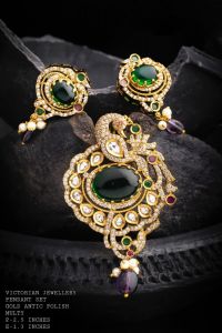  Victorian pendant, Antique gold polish, Green