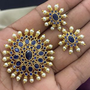 High Quality Kemp (Round) Pendant With Matching Studs, Blue