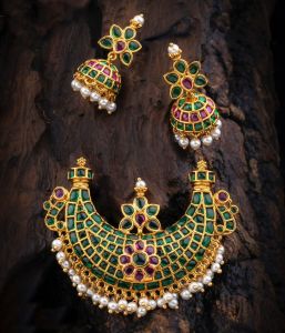 High Quality Kemp Pendant With Matching Jhumkas, Emerald