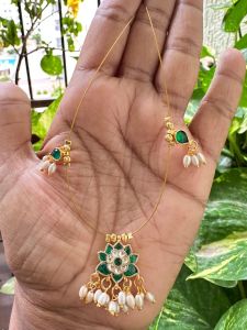  Jadau Flower Pendant With Invisible Wire