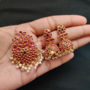 Navrabeads Kemp Pendant Set with Matching Earrings