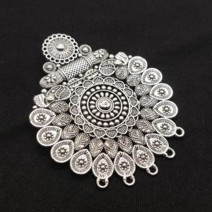 Antique Silver Metal Pendant, Round (Flower)