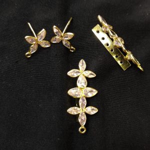 6 hole Kundan Pendants With Earrings, Can be used as a connector, White