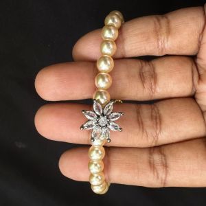 Shell Pearl Bracelet With Victorian Connector, Light Gold