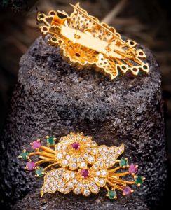 Antique Gold Finish Saree Pin