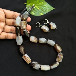 Onyx Tumbles Necklace, Brown And White Shade