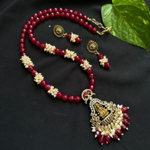 Victorian (Lakshmi) Pendant Necklace With Agate Beads And Pearl Loreals