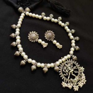 Glass Pearl Necklace With Silver Replica (Nataraja) Pendant And Gunguroos