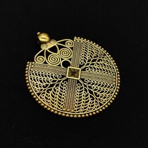 Antique Gold Pendant, Round