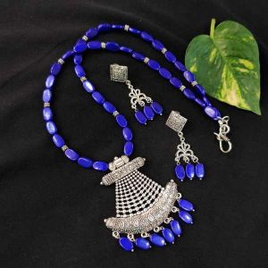 Pearlish Metallic Finish Glass Beads Necklace With Oxidised Silver Pendant, Royal Blue