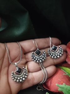Silver Replica (BLACK) Chain Set with matching Earrings 
