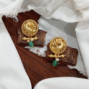 Matt finish peacock round with green quartz stud