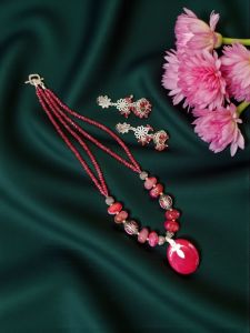 Lace Agate pendant with matching onyx Beads, Pink Double Shade