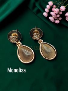 Navrabeads Monolisa Stud Earrings