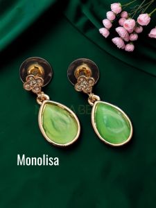 Navrabeads Monolisa Stud Earrings
