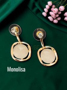 Navrabeads Monolisa Stud Earrings