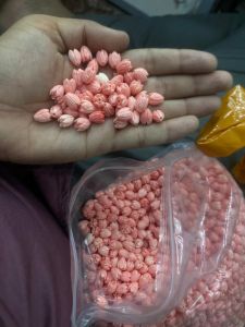 Navrabeads Coral Replica Synthetic Peachish Pink Tulip Shape Beads 10x8mm – Pack of 20 Pcs for Jewellery Making