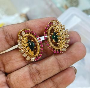 Matt finish peacock round with maroon quartz stud