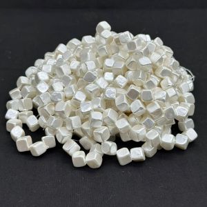 Shell Pearl, Cube shaped, 8mm, Cream