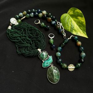 Gemstones Pendant with Seed Beads and Onyx beads and with Bracelet 