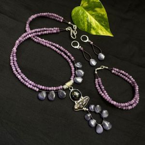Gemstone Pendant with Monolisa and agates beads with bracelet 