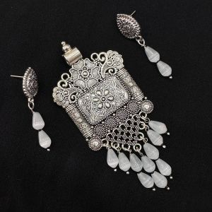 oxidised pendant with Monolisa drops and matching earrings, (White )