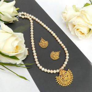 Matt finish Lakshmi Pendant with peach fresh water pearls with Earrings