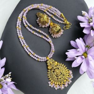 Glass beads with oxidised gold pendant Necklace with earrings