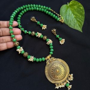Crystals with oxidised gold pendant Necklace with earrings Green