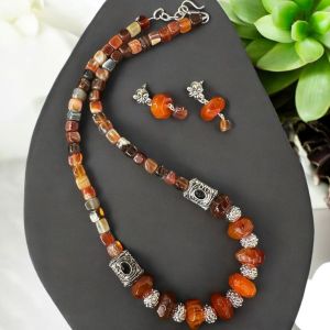 Square agates and onyx beads Neklace With Victorian spacers