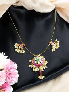 Invisible necklace set