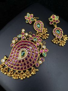 Kemp mango pendant with earrings 