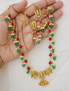 Matt Finish Perumal Necklace with matching Earrings