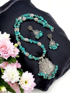 Chip necklace with oxidised silver pendant