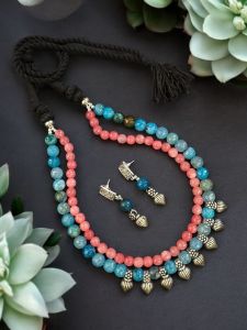 Chip necklace with oxidised silver pendant 