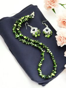 Gemstone chip necklace Jade