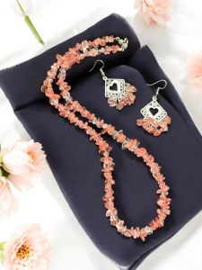 Gemstone chip necklace strawberry quartz