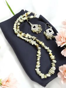 Man Bas Relief Pearl necklace