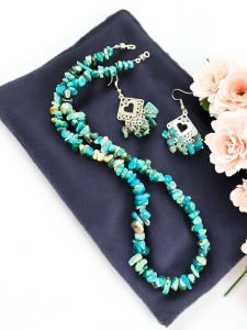 Gemstone chip necklace apatite