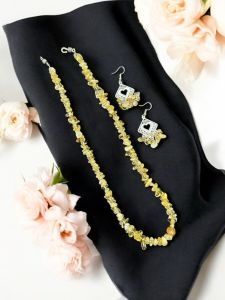 Gemstone chip necklace citrine