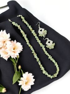 Gemstone chip necklace Prehnite