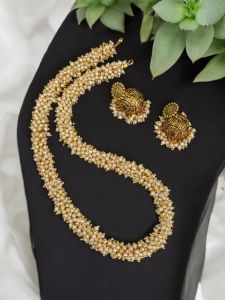 Glass Pearl Loreal (Round shape) Necklace