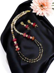 Bold onyx, grounding smoky quartz, and soothing agate unite in this striking statement necklace