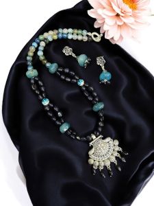 Gemstone necklace with onyx and blue sandstone