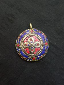 Tibetan oval Shaped Pendant green with red