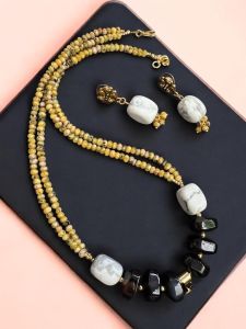 Agate rondelle with howlite tumbles necklace
