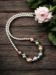 shell pearl baroque with pearl necklace