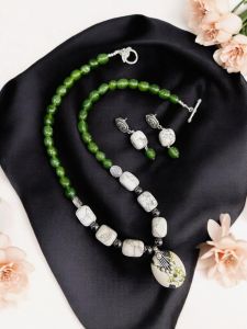 Gemstone Pendant With Howlite And Quartz Beads Necklace