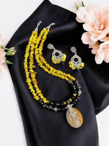 Gemstone Pendant With Mother Of Pearl Chips And Onyx Beads Necklace